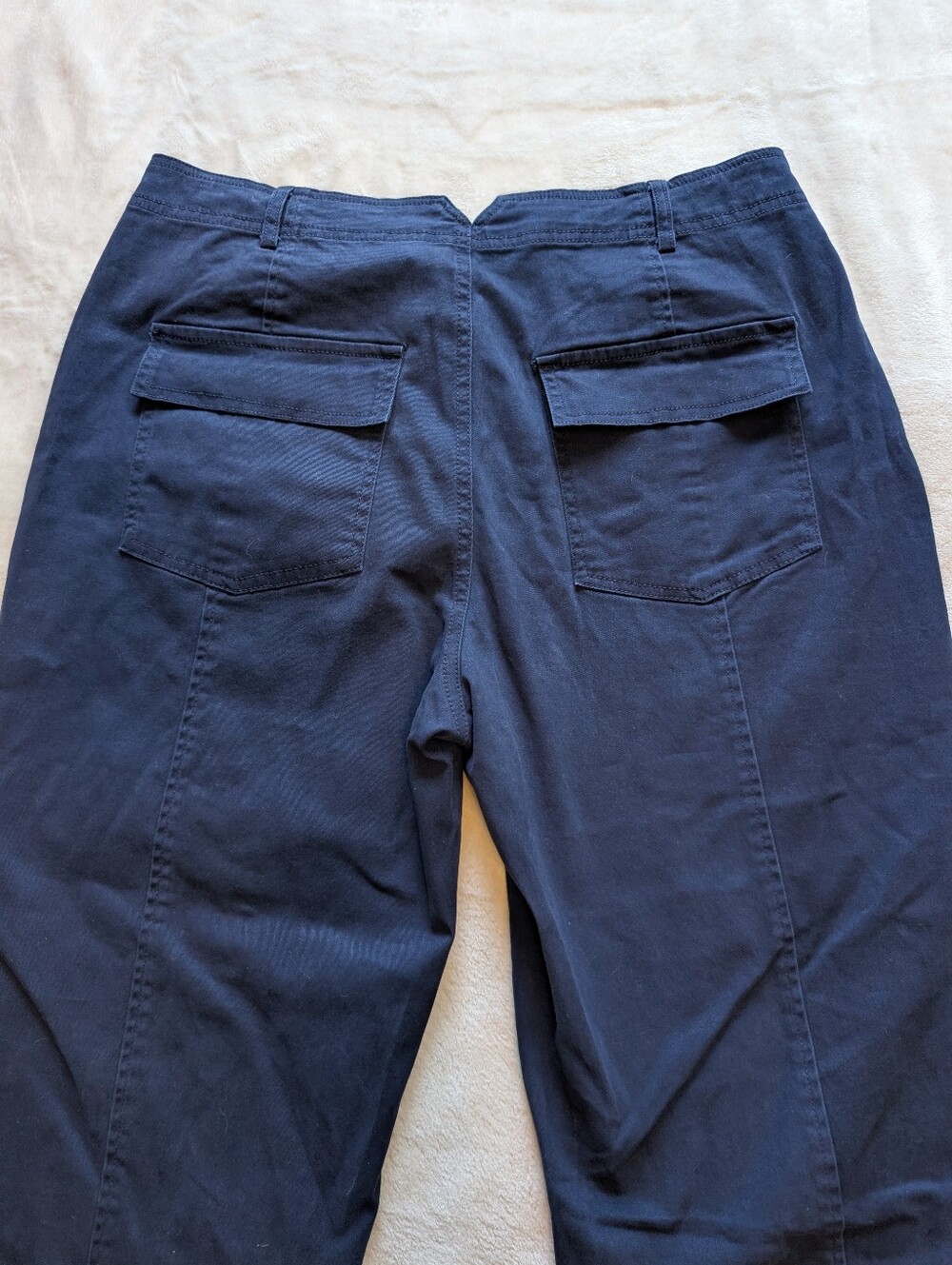 Flamingals Solid Stitch Detail Mid Waist Barrel Leg Crop Pants NWT Medium - Picture 6 of 8